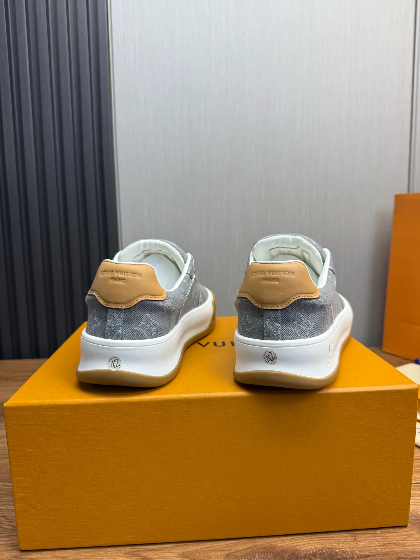 Men's shoes 620💰 Lv. Top purchasing agent🇮🇹 Louis Vuitton, sports sneakers counter synchronization, uppers imported from Italy, high-quality splicing and complex handicrafts, imported mesh pads are soft and comfortable, soles: original factory special soles, TPU exclusive movable molded soles super comfortable, original factory single goods, 🔍🔍high quality, you can enter and exit the counter at will, welcome to compare, code number 38-44 (customized 38.45)